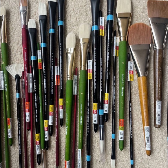 35 High End Paint Brushes. Master touch, Velvotouch, and  Royal & Langnickel® - Picture 4 of 4